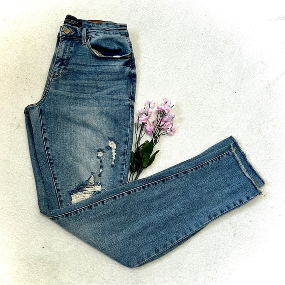 Judy Blue Light Wash Distressed Straight Leg Jean - Size 7/28 - Picture 1 of 13